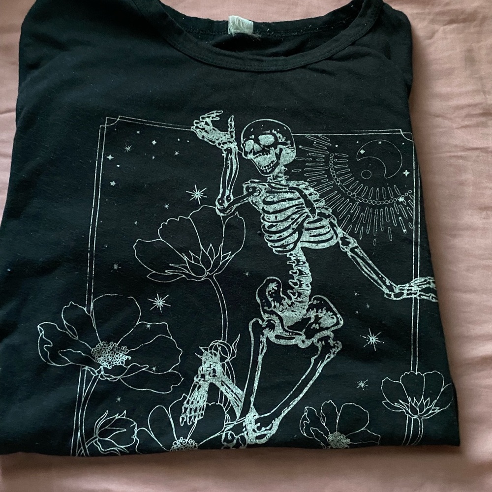 Skeleton tee🤍